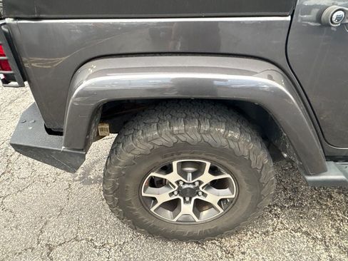 Used 2014 Jeep Wrangler Unlimited Sahara w/ Connectivity Group AWD/4WD image 18
