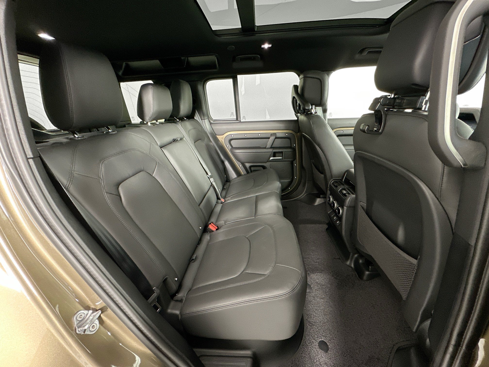 Certified 2025 Land Rover Defender 110 S AWD/4WD image 25