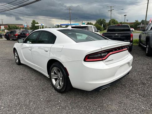 Used 2017 Dodge Charger SXT w/ Navigation & Travel Group RWD image 9
