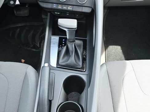 Certified 2021 Hyundai Elantra SE FWD image 17