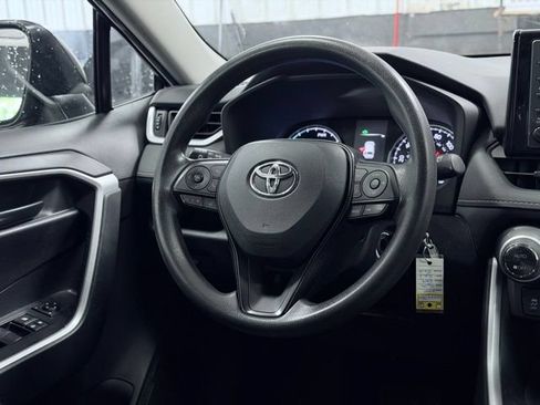 Used 2021 Toyota RAV4 LE AWD/4WD image 23