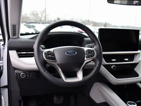 Used 2026 Ford Explorer Active w/ Active Comfort Package image 12