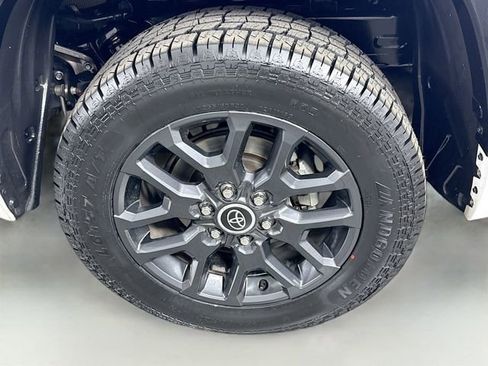 Used 2022 Toyota Tundra Platinum w/ Advanced Package image 31