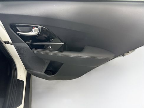 Used 2022 Kia Niro EX image 29