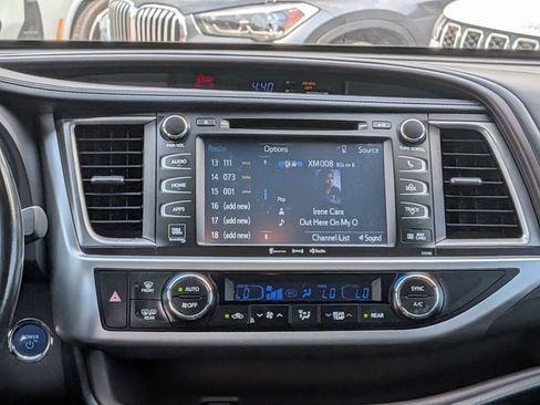 Used 2017 Toyota Highlander Limited AWD/4WD image 23