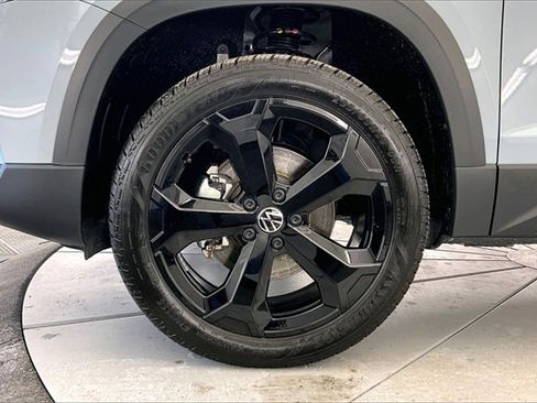 New 2026 Volkswagen Taos SEL image 12