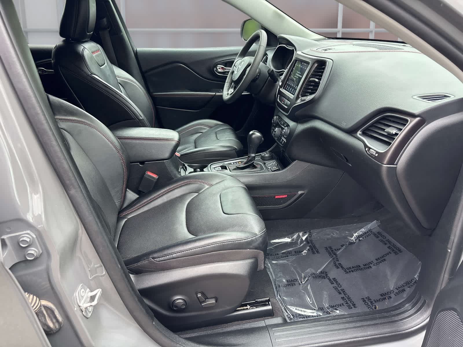 Used 2022 Jeep Cherokee Trailhawk w/ Premium Leather Package AWD/4WD image 18