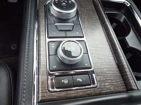 Used 2021 Ford Expedition Limited image 33