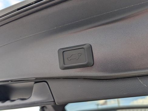 Used 2023 Toyota RAV4 XLE w/ Convenience Package image 33