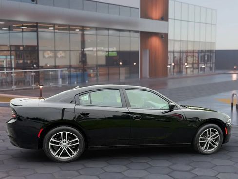 Used 2019 Dodge Charger SXT AWD/4WD image 4