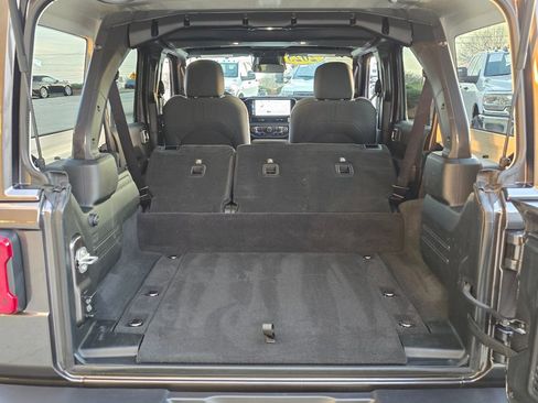 Used 2025 Jeep Wrangler Unlimited Sahara w/ Safety Group image 13