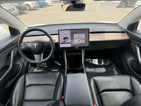 Used 2020 Tesla Model 3 Standard Range RWD image 9