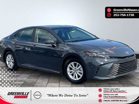 Used 2025 Toyota Camry LE w/ Convenience Package FWD image 1