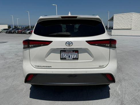 Used 2020 Toyota Highlander Limited AWD/4WD image 4