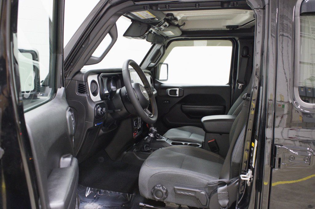 Used 2024 Jeep Wrangler Unlimited AWD/4WD image 18