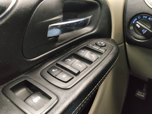 Used 2018 Dodge Grand Caravan SXT FWD image 27