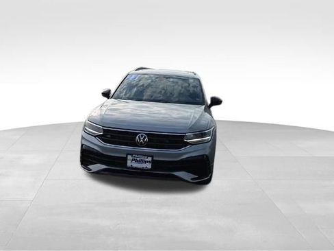 Used 2023 Volkswagen Tiguan SE R-Line FWD image 3