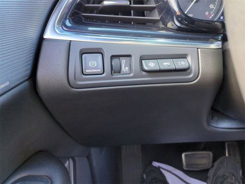 Used 2021 Cadillac XT6 Sport image 17