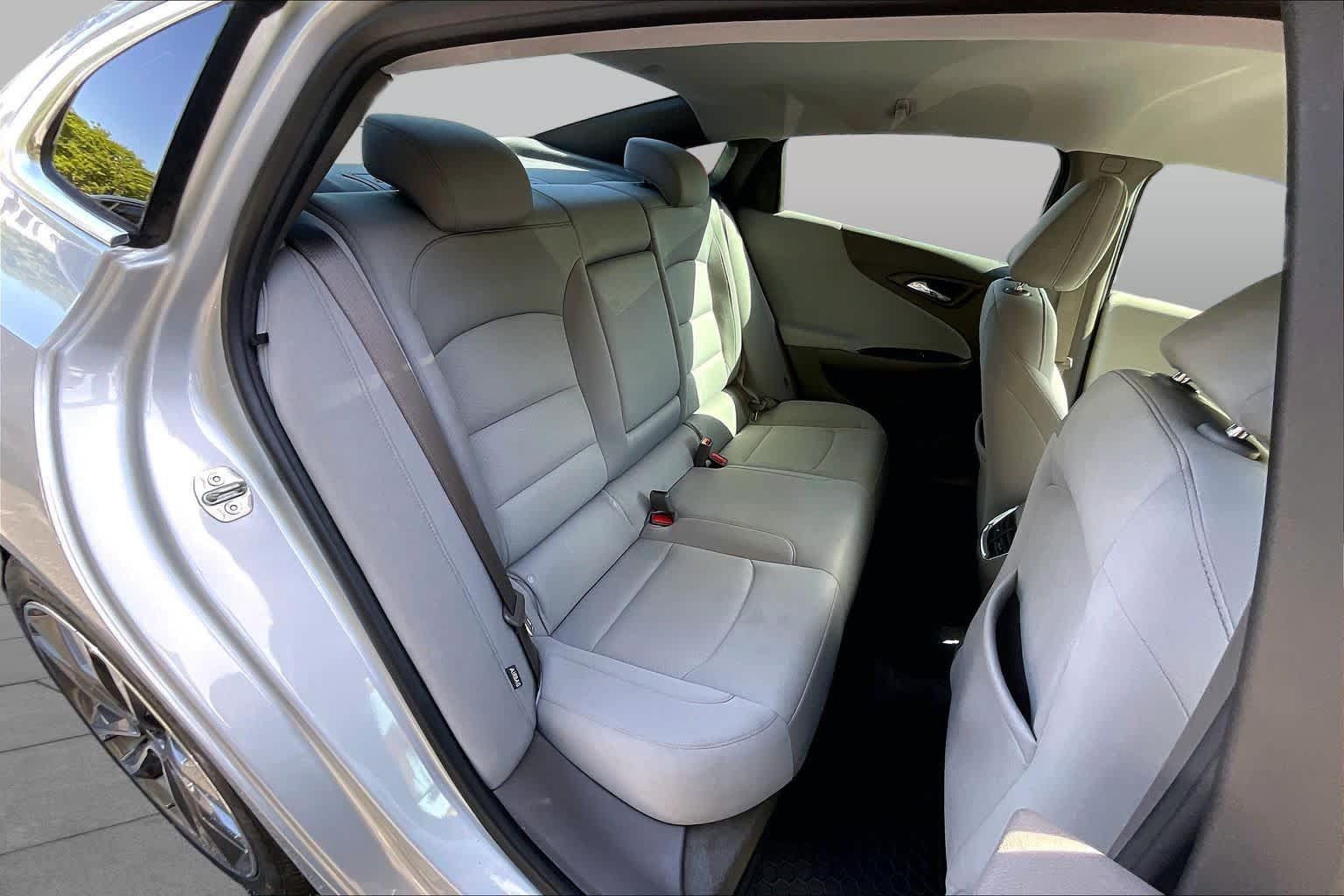 Used 2021 Chevrolet Malibu LT FWD image 26