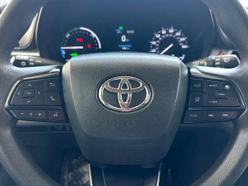 Certified 2023 Toyota Sienna LE FWD image 25