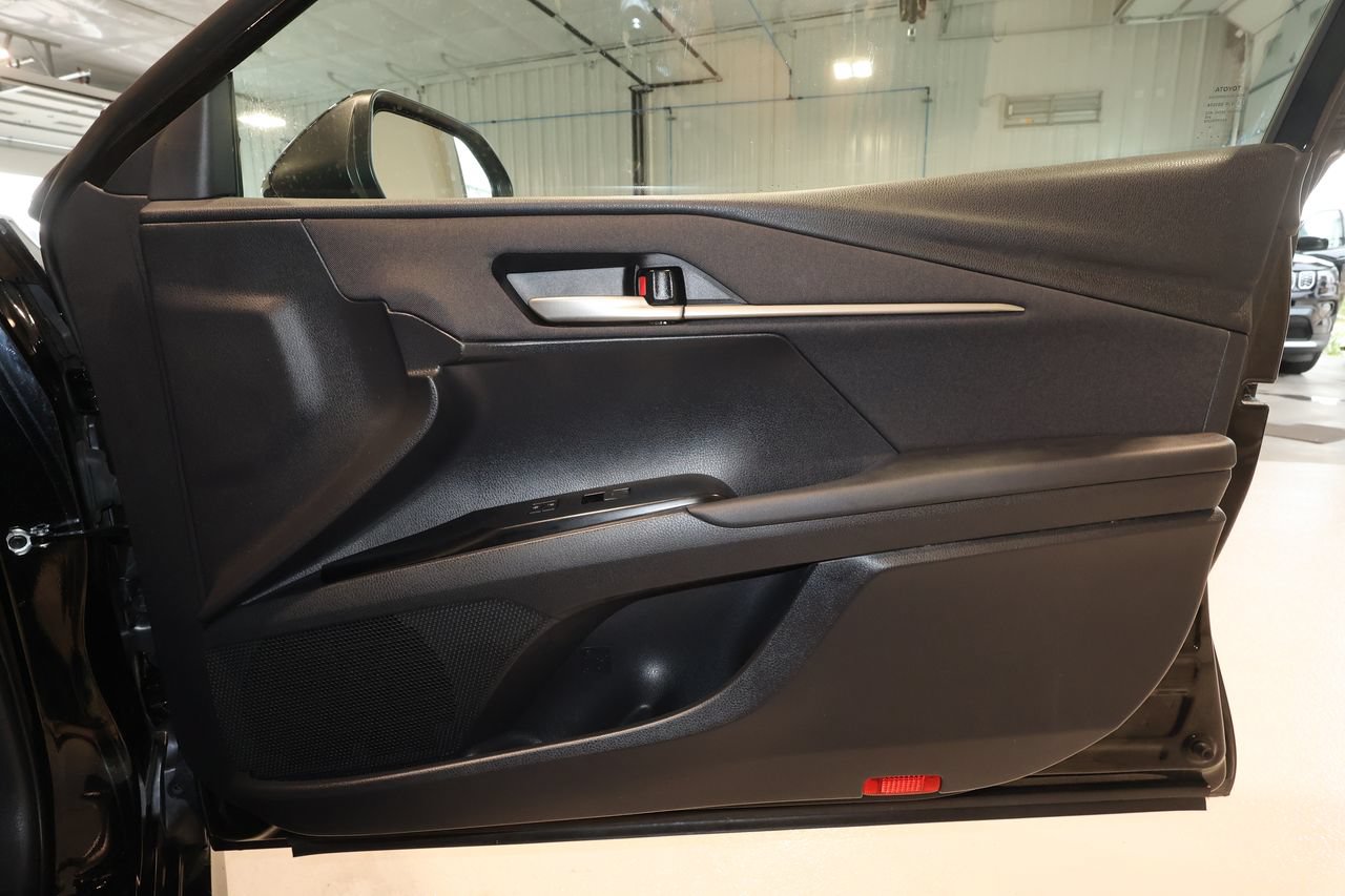 Used 2025 Toyota Camry LE FWD image 18