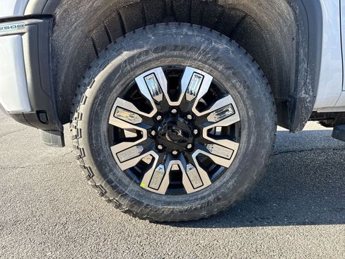 New 2026 GMC Sierra 2500 Denali w/ Denali Reserve Package image 12