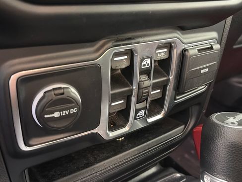 Used 2019 Jeep Wrangler Unlimited Sport S AWD/4WD image 22