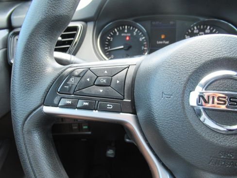 Used 2020 Nissan Rogue S FWD image 23