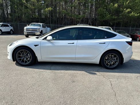 Used 2023 Tesla Model 3 Standard Range image 4