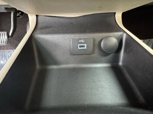 Used 2017 Ford Fusion SE FWD image 35