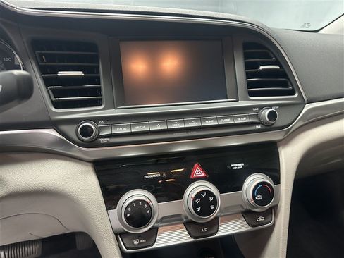 Used 2019 Hyundai Elantra SEL FWD image 22