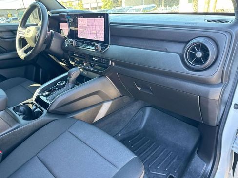 Used 2025 Chevrolet Colorado Trail Boss image 16