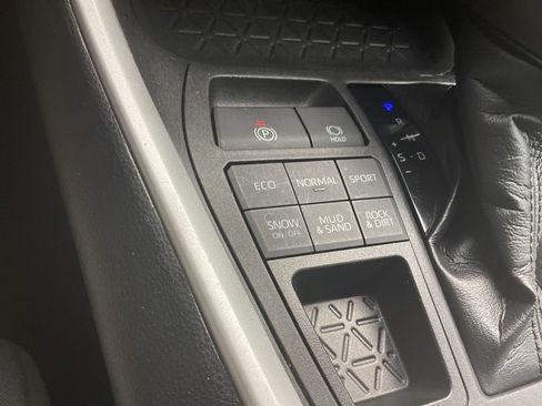 Used 2021 Toyota RAV4 XLE w/ Convenience Package AWD/4WD image 20