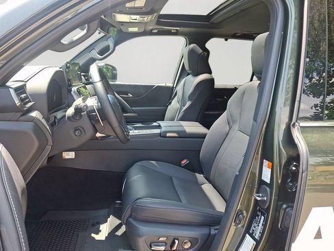 Used 2025 Lexus LX 600 4WD w/ Accessory Package (2T) image 15