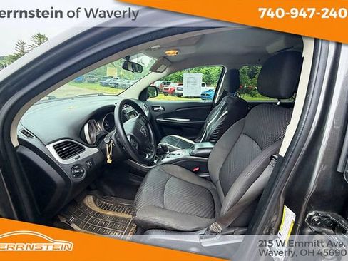 Used 2017 Dodge Journey SXT w/ Comfort/Convenience Group FWD image 13