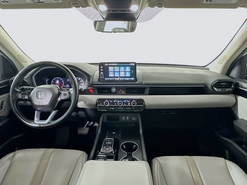 Used 2025 Honda Pilot EX-L image 3