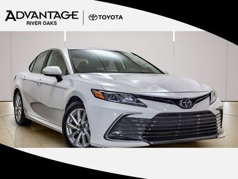 Certified 2024 Toyota Camry LE image 1