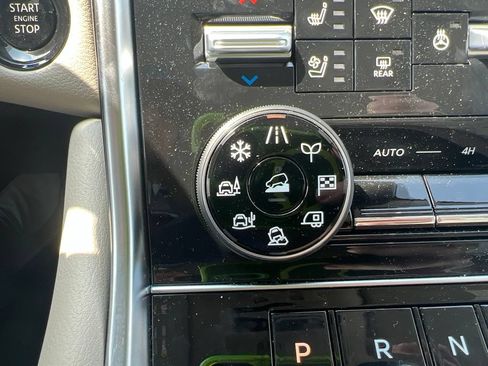 Used 2025 Nissan Armada Platinum w/ Convenience Package AWD/4WD image 7