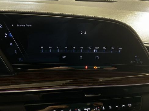 Used 2022 Cadillac Escalade Luxury image 20