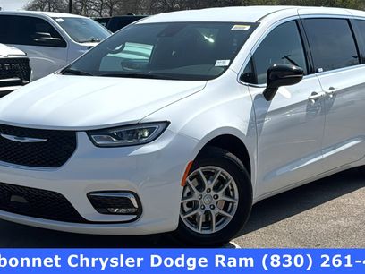 New 2026 Chrysler Pacifica Select