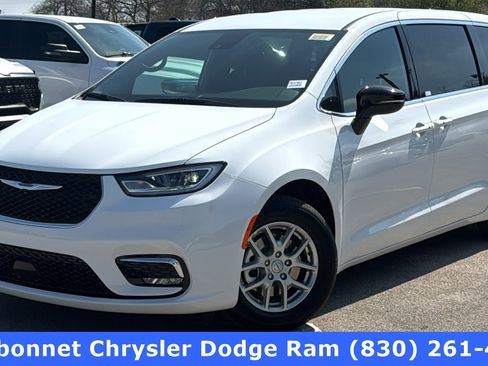 New 2026 Chrysler Pacifica Select image 1