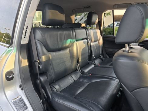 Used 2011 Lexus LX 570 4WD w/ Luxury Pkg image 32