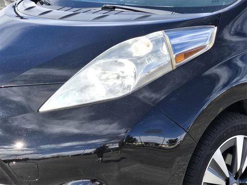 Used 2015 Nissan Leaf SV w/ Premium Package image 5