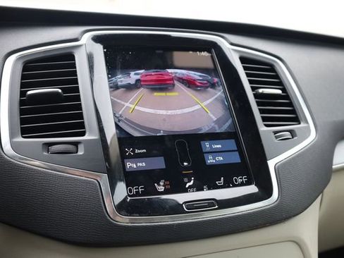 Used 2022 Volvo XC90 T5 Momentum image 24