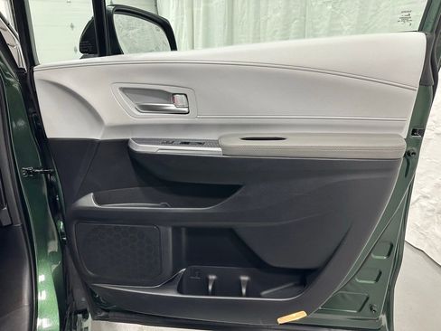 Used 2025 Toyota Sienna XLE image 62