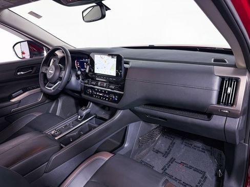 Used 2022 Nissan Pathfinder Platinum w/ Cargo Package image 13