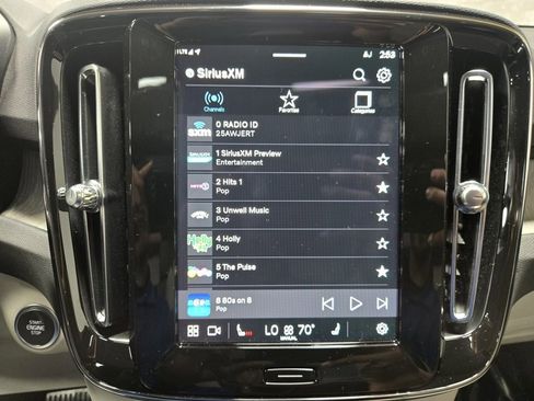 Used 2024 Volvo XC40 B5 Plus image 25