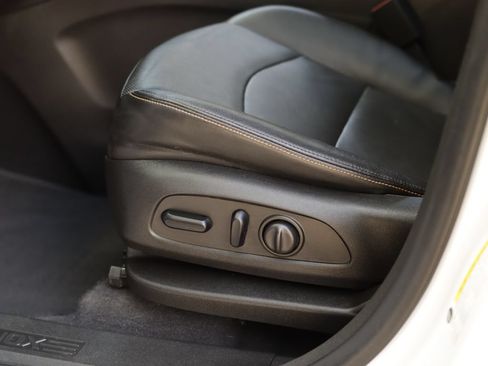 Used 2021 Chevrolet Equinox LT FWD image 19