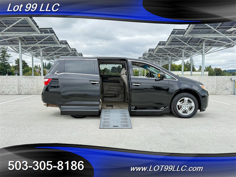 Used 2011 Honda Odyssey Touring image 1