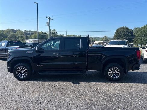 Used 2022 GMC Sierra 1500 AT4 w/ AT4 Premium Package AWD/4WD image 4